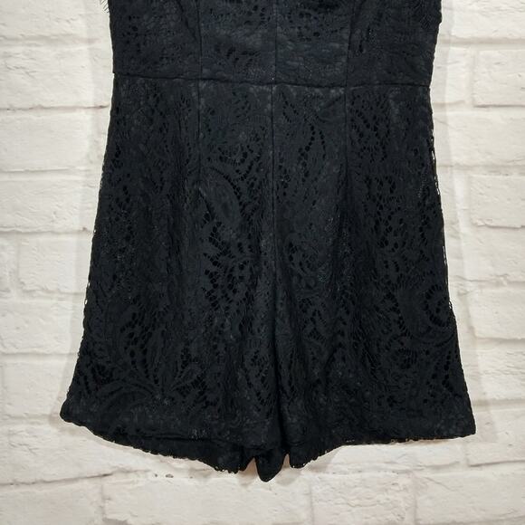A Mika & Gala Women's Black Floral Lace V Neck Short Romper NWT Size XS 0 2 UK-6 - Picture 4 of 12
